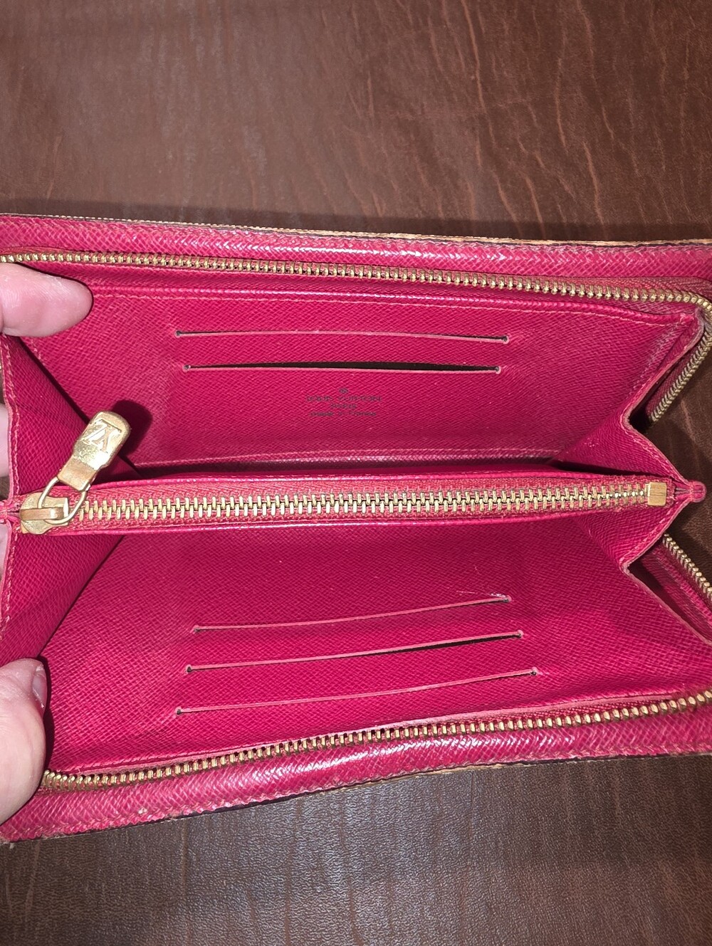 Louis Vuitton x Takashi Murakami Monogram Cerises Zippy Wallet Red Interior 2005 - Picture 9 of 9